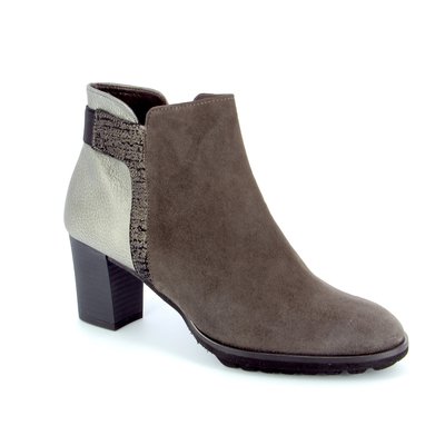 Brunate Boots