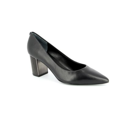 Guess Pumps