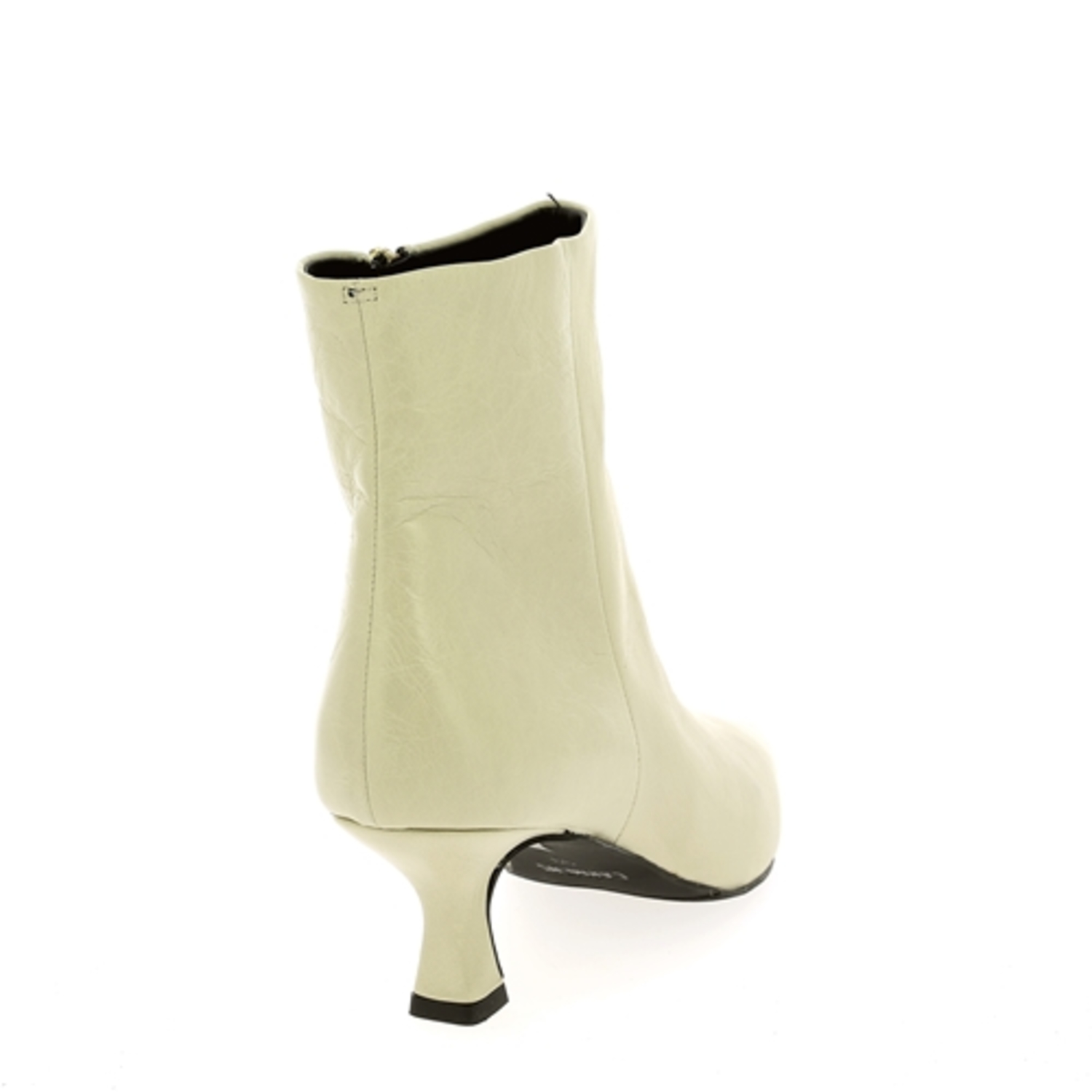 Zoom Carmens boots milk