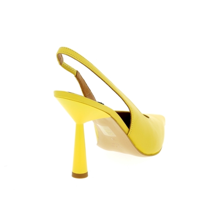 Pumps Angel Alarcon geel