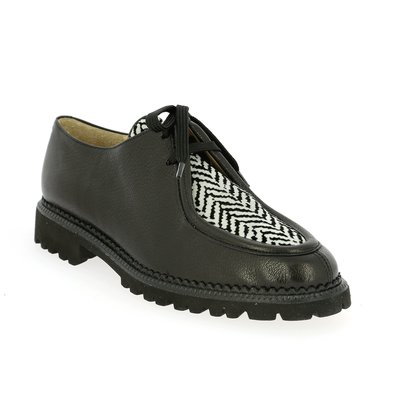 Brunate veterschoenen zwart