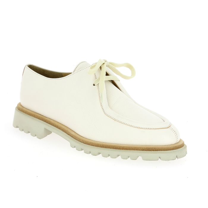 Brunate veterschoenen beige