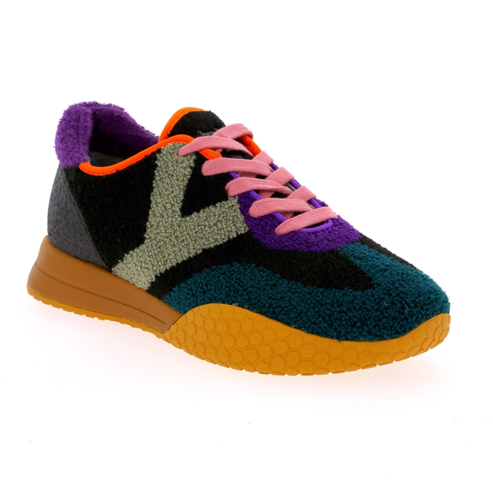 Keh-noo Sneakers